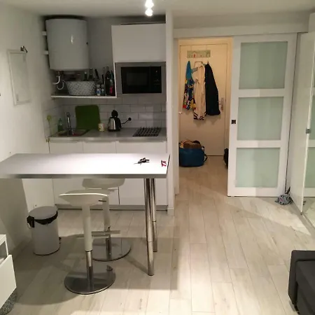Apartment 22, Le Capitaine *