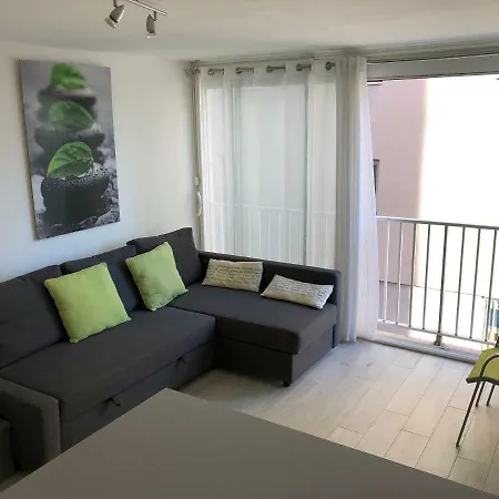 Apartment 22, Le Capitaine